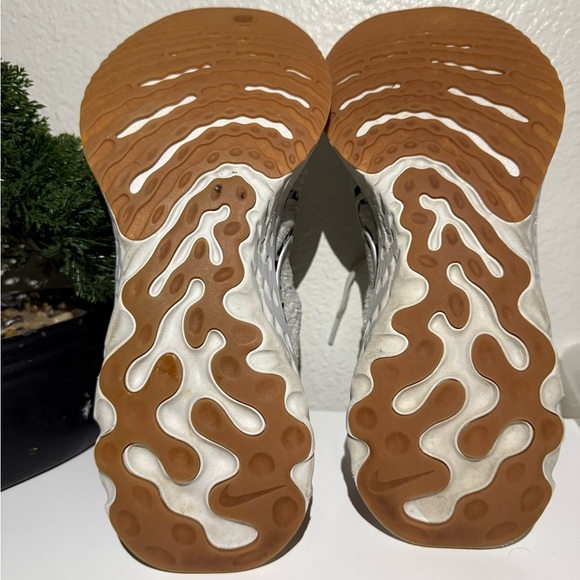 Nike White and Orange Running Shoes - Picture 7 of 8